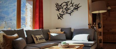 Smart-TV, Kamin, Bücher