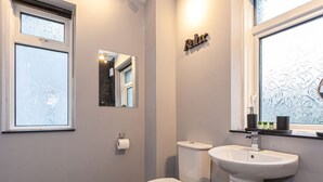 Douche, serviettes fournies