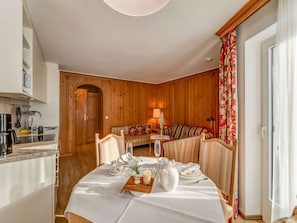 Dining - Holiday Home in Altenmarkt im Pongau With Swimming Pool (Altenmarkt im Pongau)