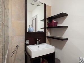 Shower, hair dryer - Alluring Holiday Home in Masseube With Swimming Pool (Masseube)