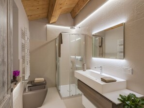 Villa | Badeværelse | Hårtørrer