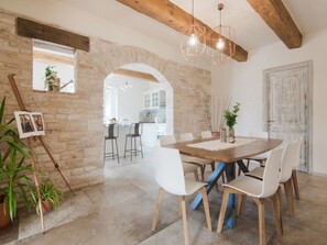 Villa | Dining