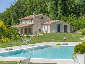 Pool - Chic Villa in Acqualagna with Hot Tub in Pool & Private Garden (Acqualagna)