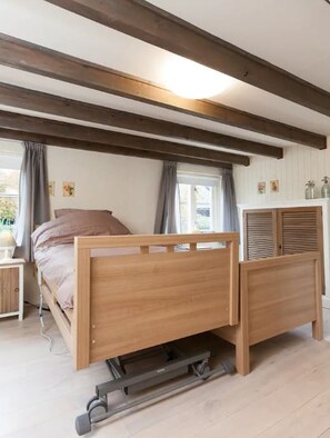 Maison | 6 chambres, ameublement personnalisé, fer et planche à repasser