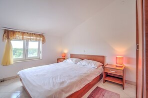 Apartemen | 2 kamar tidur dan dilengkapi dengan perabotan berbeda-beda