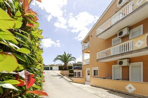 Apartment | Exterior - Elegant Apartment in Banjole near Fratarski Otok Island (Medulin)