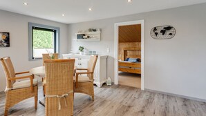Dining - Classy Holiday Home in Gerolstein With Barbecue (Gerolstein)