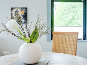 2 Schlafzimmer, individuell eingerichtet, Bettwäsche