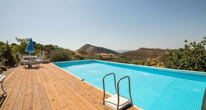 Belvilla by OYO Modern Villa in Nissoria With Pool