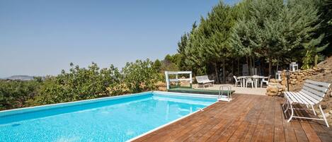 Vila | Piscina | Piscina interna, piscina externa