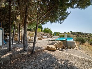Villa | Pool | Indendørs pool, udendørs pool