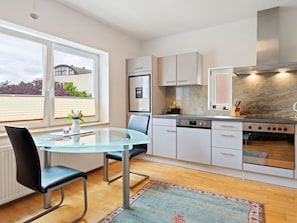 Apartment | Private kitchen | Microwave - Apartment Innsbruck near Bergisel Ski Jump (Innsbruck)
