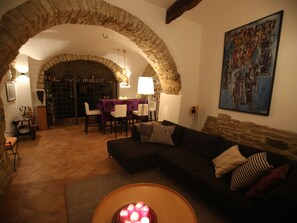 Apartment | Living room - House With Pool, Garden and Wifi in Medieval Village, With Panoramic Views (Ripabottoni)