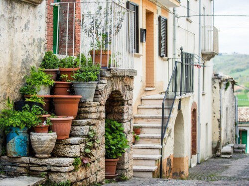 House With Pool, Garden and Wifi in Medieval Village, With Panoramic Views