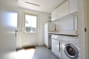 House | Interior - Enticing Holiday Home in Oude With Garden (Oude-Tonge)