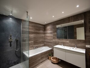 Bathroom - Elegant Holiday Home in Diksmuide near Dodengang War Museum (Diksmuide)