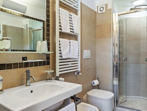 House | Bathroom - Lovely Holiday Home in Scanno With Terrace (Villalago)