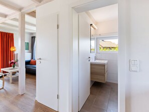 Bathroom - Charming Holiday Home in Zierow Near Seabeach (Zierow)