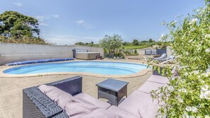 Outdoor pool - Magnificent Holiday Home in Bize-minervois With Jacuzzi (Bize-Minervois)
