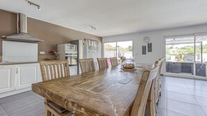 Dining - Magnificent Holiday Home in Bize-minervois With Jacuzzi (Bize-Minervois)