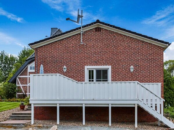Exterior - Lush Holiday Home in Drochtersen with Sauna & Hot Tub (Drochtersen)