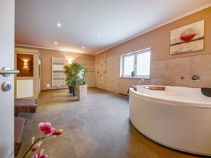 Shower, towels - Lush Holiday Home in Drochtersen with Sauna & Hot Tub (Drochtersen)