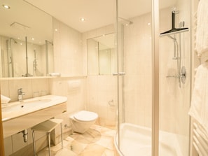 Shower, towels - Pretty Holiday Apartment in Altenmarkt im Pongau With Sauna (Altenmarkt im Pongau)
