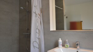 House | Bathroom - Comfortable and Luxurious Apartment in a Wooded Area With Sweeping Views (Kaisersesch)