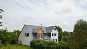 Exterior - Comfortable and Luxurious Apartment in a Wooded Area With Sweeping Views (Kaisersesch)