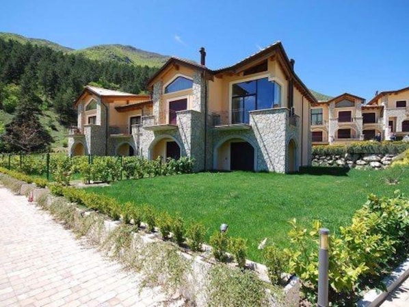 Exterior - Lavish Holiday Home in Scanno near Lago di Scanno (Scanno)