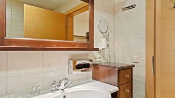 Shower, towels