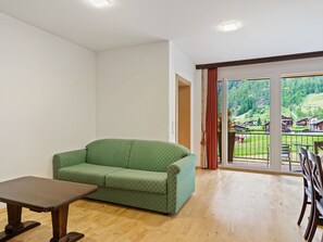 Living room - Attractive Apartment in Zwieselstein With Balcony (Soelden)