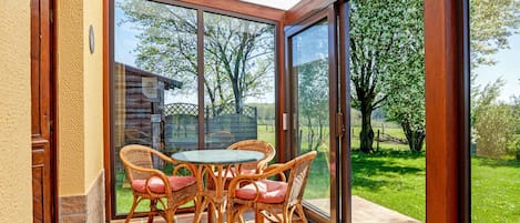 House | Pemandangan dari hartanah