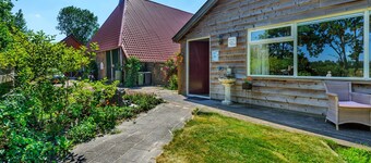 บ้านพักหยุดที่มีเสน่ห์ใน Eastermar ใกล้ทะเลสาบ Burgumer Mar