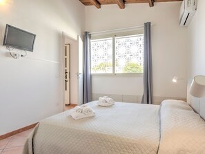 House | 2 bedrooms, individually furnished, iron/ironing board, travel crib - Belvilla by OYO Hideaway (Ragusa)