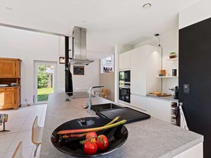 Villa | Private kitchen | High chair - Villa in Kobbegem With Private Garden (Asse)