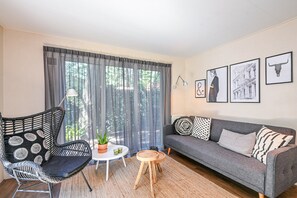 Chalet | Living room - Modern Chalet in Voorthuizen Near the Forest (Voorthuizen)