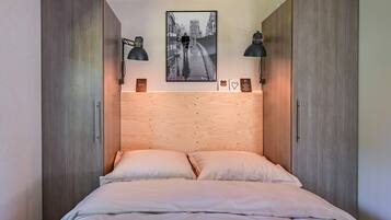 Chalet | 2 bedrooms, individually furnished, bed sheets