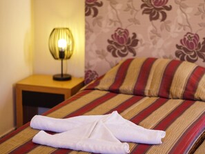 1 bedroom, bed sheets
