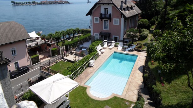 Outdoor pool - Villa With Pool, Facing the Lake, in a Unique Location With Beautiful Views (Baveno)