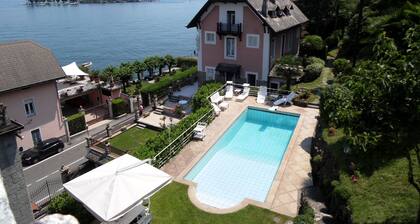 Villa With Pool, Facing the Lake, in a Unique Location With Beautiful Views