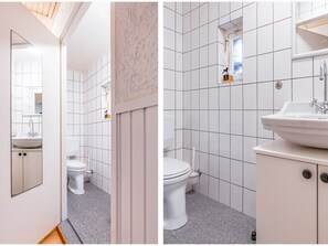 Bathtub, towels - Enticing Holiday Home in Venhorst With Garden (Venhorst)