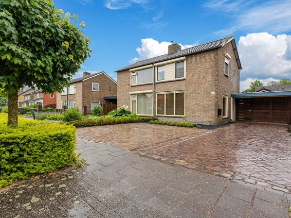 Exterior - Enticing Holiday Home in Venhorst With Garden (Venhorst)