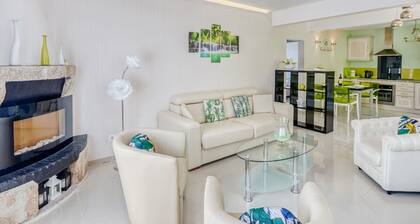 Lovely Holiday Home in Tulle With Private Terrace