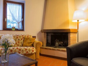 House | Living room - Belvilla by OYO Fienile (Castelfiorentino)