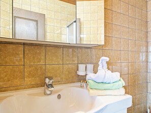 Shower, towels - Enticing Apartment in Söll near Skiwelt (Soell)