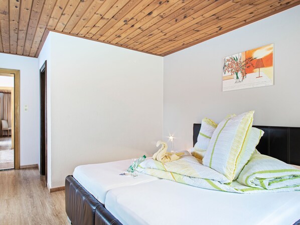 1 bedroom, bed sheets - Enticing Apartment in Söll near Skiwelt (Soell)