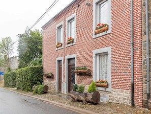 House | Exterior - Enticing Holiday Home in Viroinval near Forest (Viroinval)