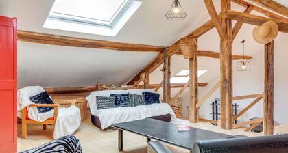 Enticing Holiday Home in Viroinval near Forest