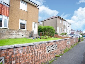 Exterior - Radiant Apartment in Glasgow near Barshaw Park (Glasgow)